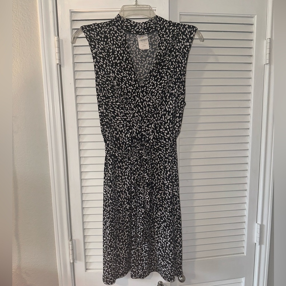 Maternity Size Large Black and White Sleeveless Wrap Dress